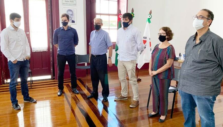 Reunião em Leopoldina busca solução para falta de insumos para tratamento da Covid na Casa de Caridade
