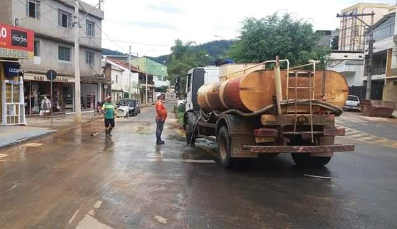 Prefeitura de Leopoldina realiza desinfecção em áreas públicas para contenção do coronavírus