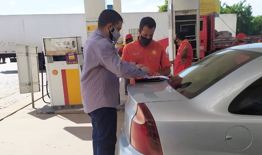 Procon fiscaliza preços de combustíveis em Leopoldina