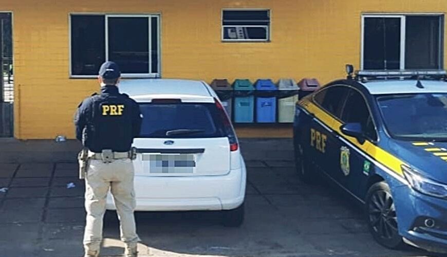 PRF de Leopoldina recupera carro furtado durante a madrugada em Teresópolis