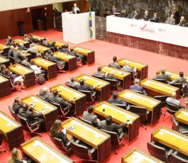 ALMG e governo de Minas desistem de feriadão prolongado até quarta-feira