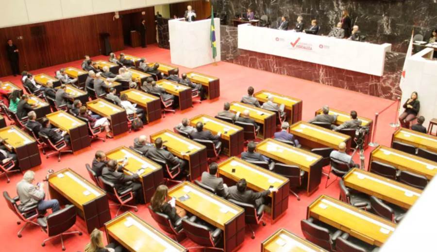 ALMG e governo de Minas desistem de feriadão prolongado até quarta-feira