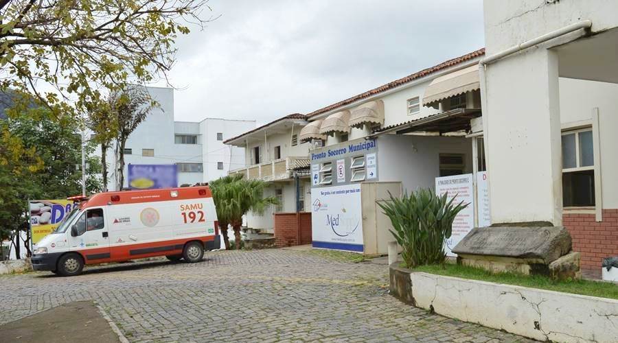 Hospital de Leopoldina alerta que pode ficar sem remédios do ‘Kit intubação’ em 15 dias
