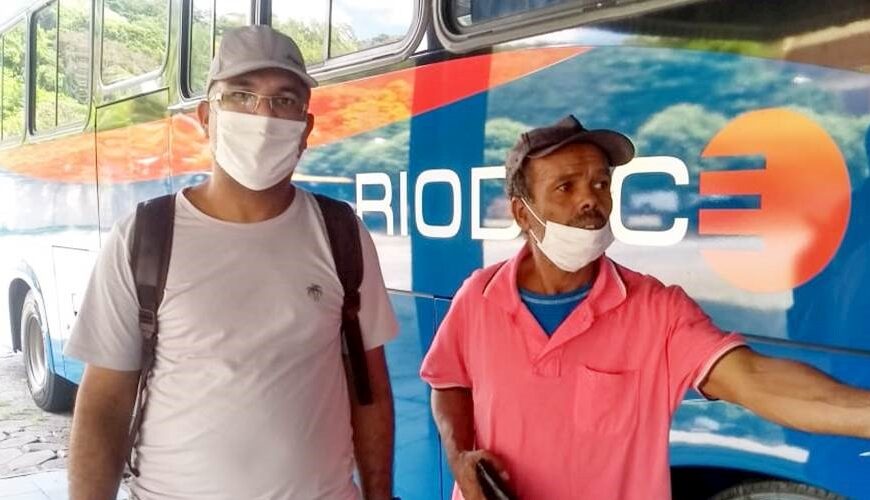 Homem que vivia no meio do mato em Leopoldina recebe assistência e retorna para sua terra natal