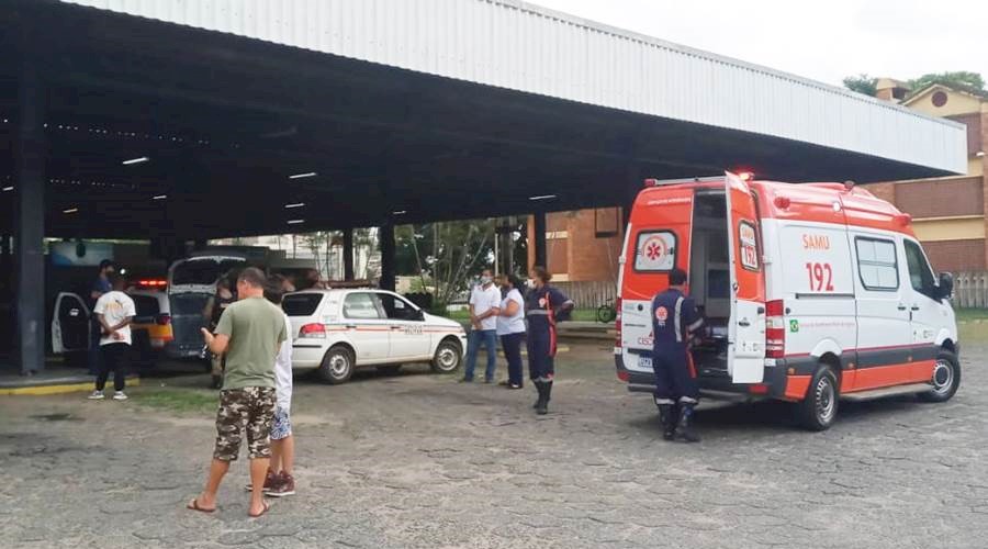 Passageiro ‘surta’ e arremessa extintor em janela de ônibus que passava por Leopoldina