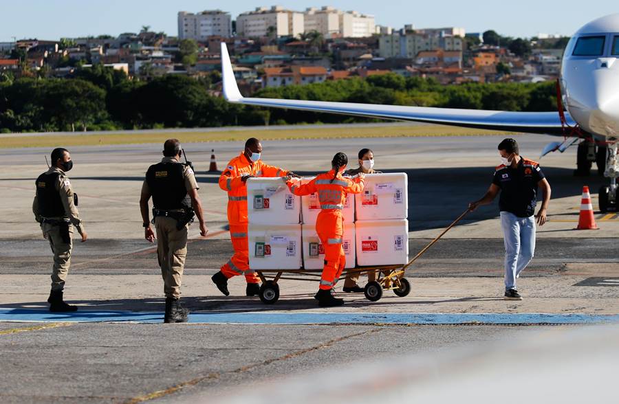Estado distribui 542.550 doses de vacina contra covid-19 às 28 Regionais de Saúde