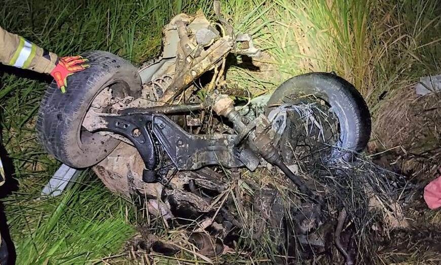 ​​​​​​​Grave acidente entre carro e carreta deixa dois mortos em Leopoldina