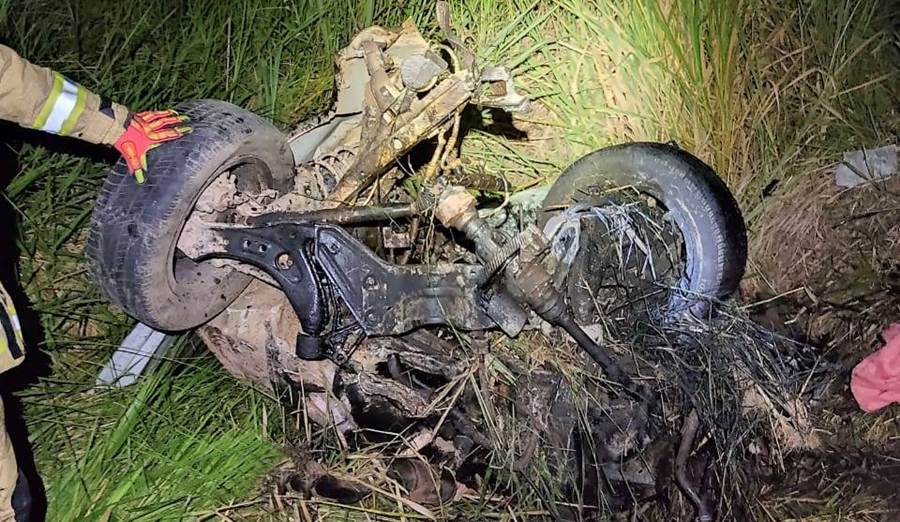 ​​​​​​​Grave acidente entre carro e carreta deixa dois mortos em Leopoldina