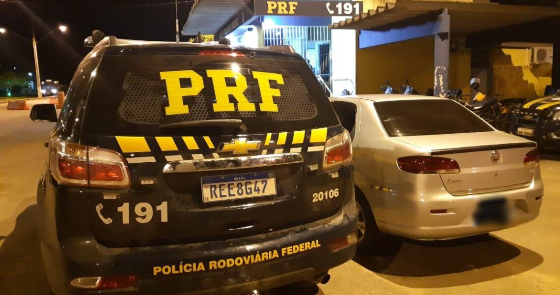 Carro roubado há seis anos em Niterói é recuperado pela PRF em Muriaé