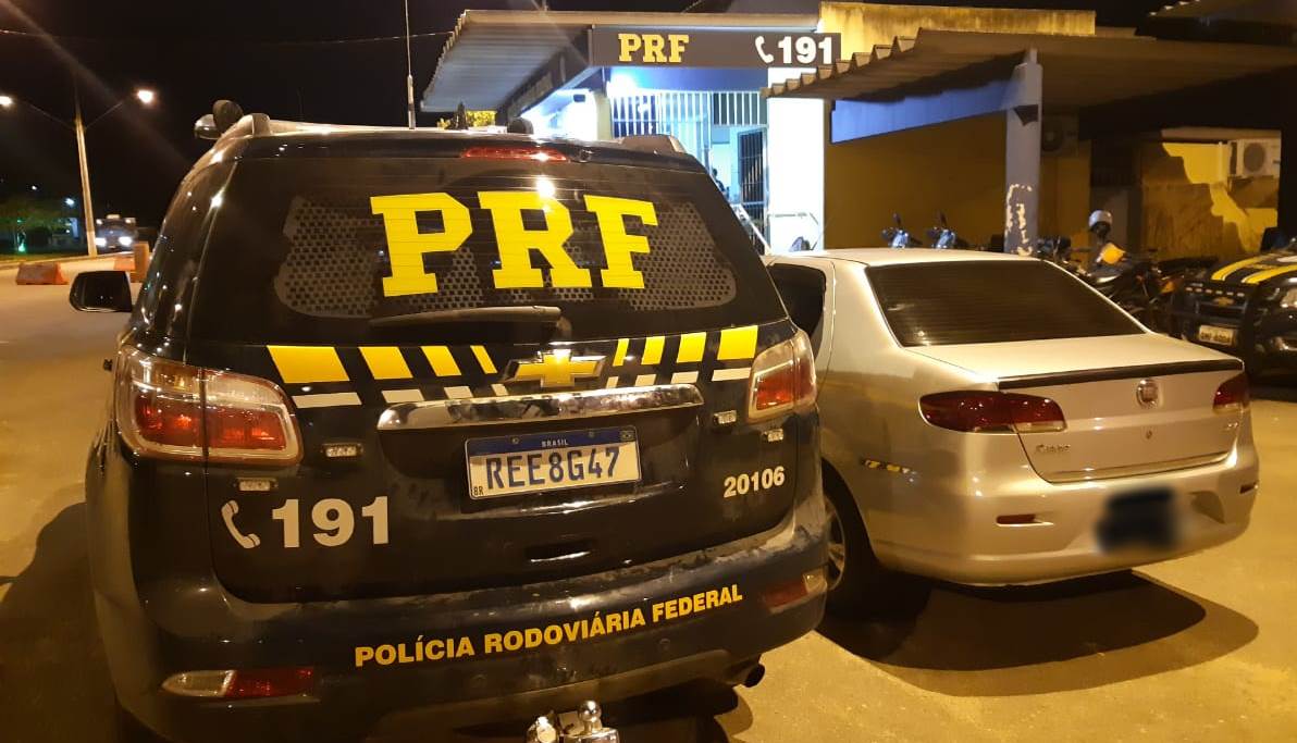 Carro roubado há seis anos em Niterói é recuperado pela PRF em Muriaé