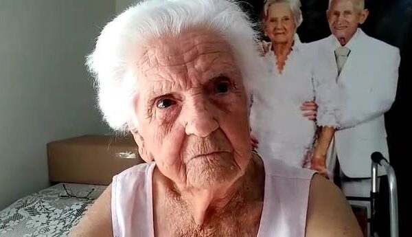 Mineiros vacinados contra Covid relatam alívio, paz e expectativa por retomar à rotina