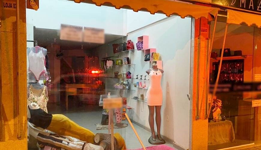 Ladrão arromba loja e furta roupas e produtos em Leopoldina