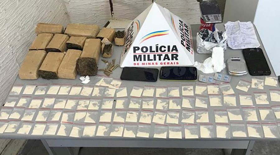 Policia Militar estoura boca de fumo e prende quatro pessoas em Cataguases
