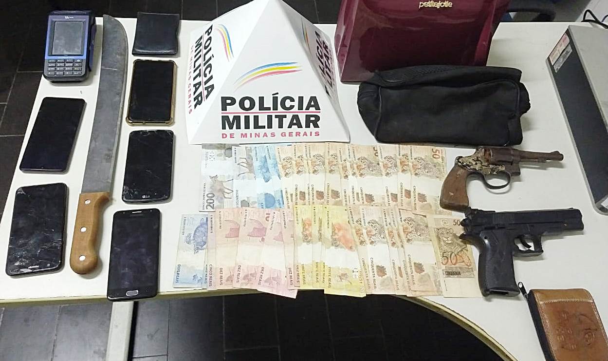 PM de Leopoldina prende 3 e apreende arma após assalto nas Três Cruzes