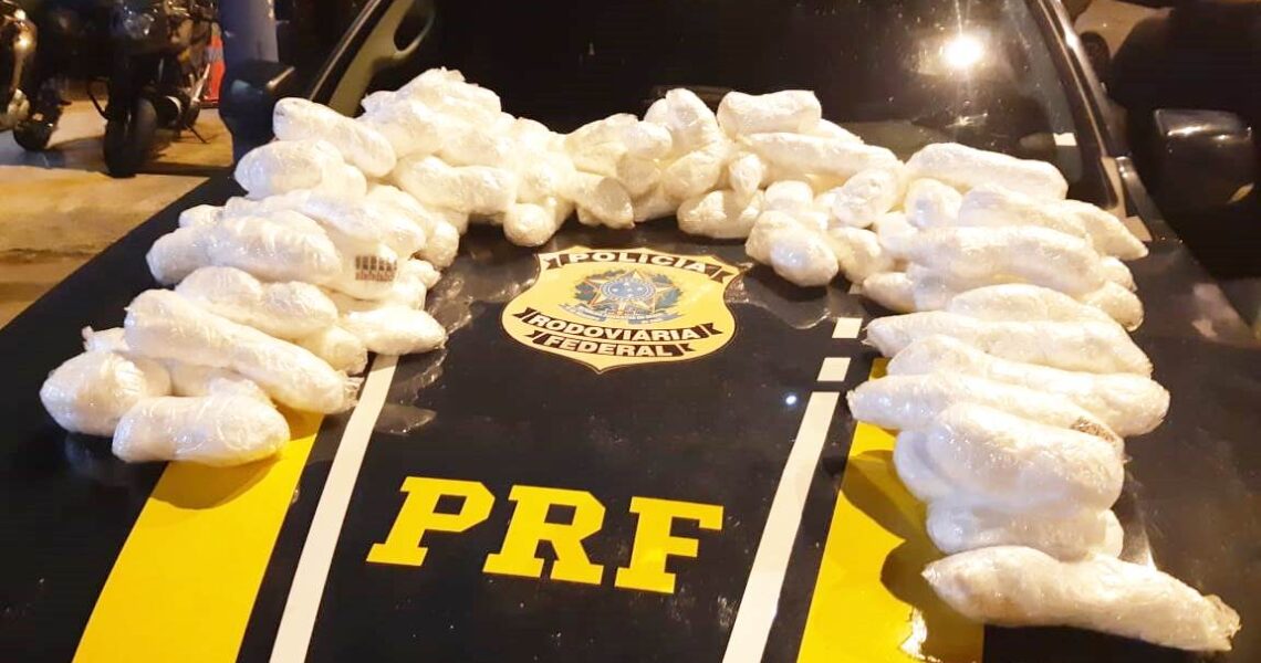 PRF prende dois homens e apreende 31 kg de cocaína durante fiscalização em Muriaé