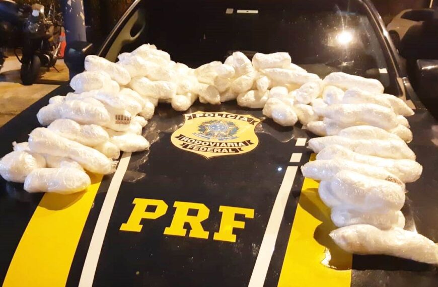 PRF prende dois homens e apreende 31 kg de cocaína durante fiscalização em Muriaé