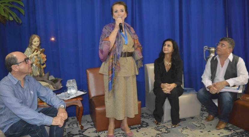 Marlene Moraes Junqueira recebe homenagem em Leopoldina pelo lançamento de seu segundo livro