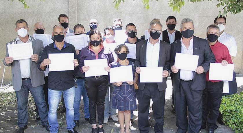 Prefeitos, vice-prefeitos, vereadores e suplentes de Leopoldina e Argirita são diplomados pela Justiça Eleitoral