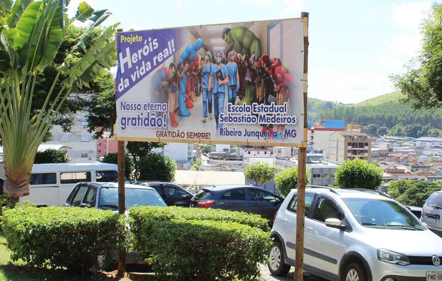 Escola Estadual Sebastião Medeiros homenageia profissionais de saúde da linha de frente contra Covid em Leopoldina