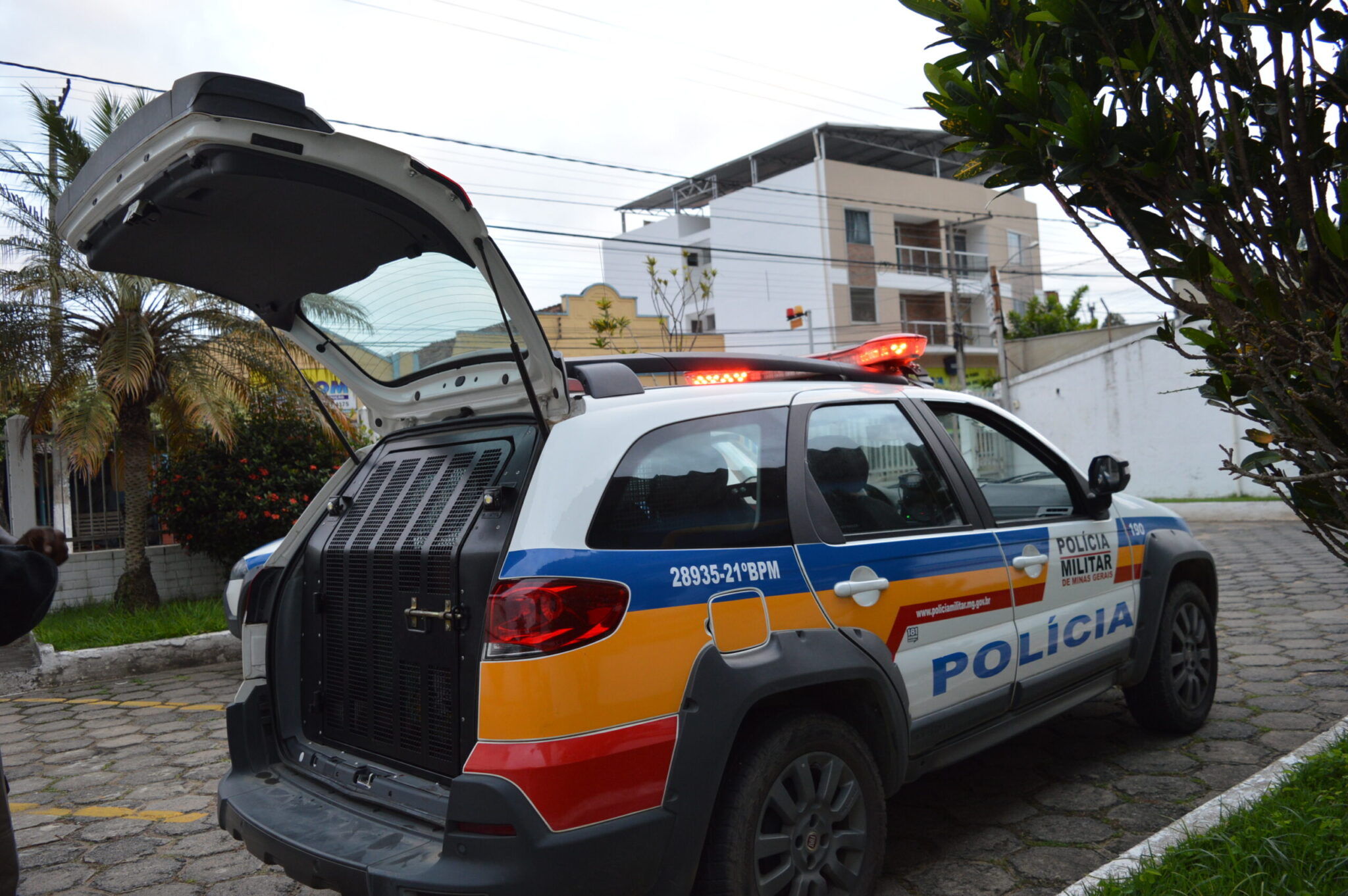 Foragido da Justiça por roubo é preso pela Polícia Militar de Leopoldina