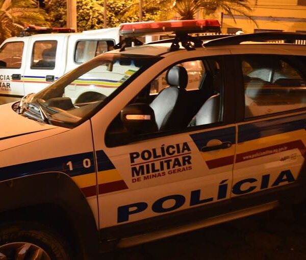 Jovem tenta fugir de abordagem da PM em Leopoldina e é flagrado com drogas na boca