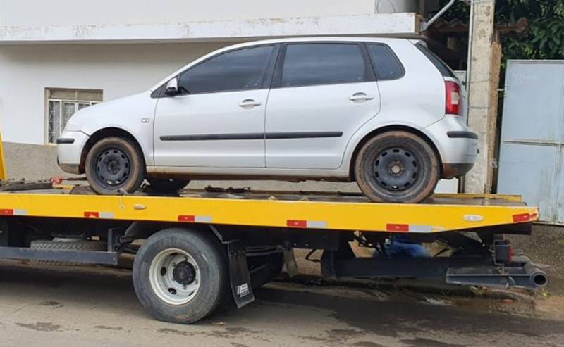 Dois veículos roubados são recuperados pela Polícia Militar em Miraí