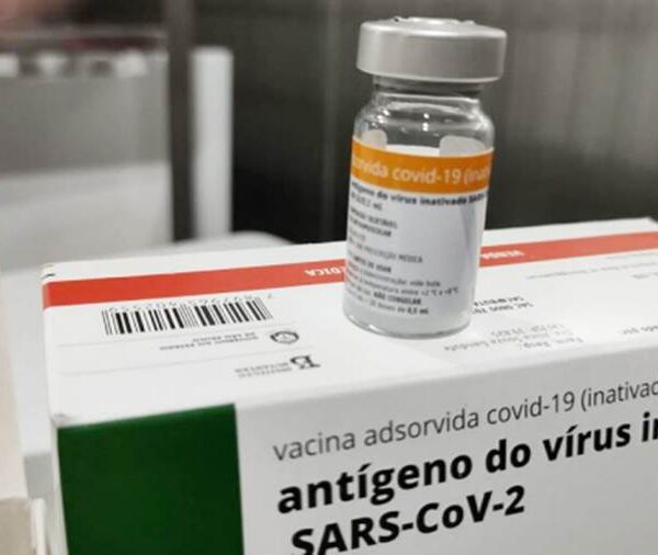 Zema formaliza pedido para que trabalhadores da Educação tenham prioridade no Plano Nacional de Imunização