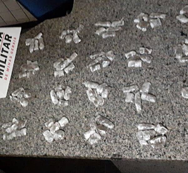 PM de Leopoldina apreende 102 buchas de maconha e prende suspeito de tráfico no Eldorado