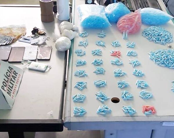 PM prende homem em Volta Grande com 1.046 pinos de cocaína