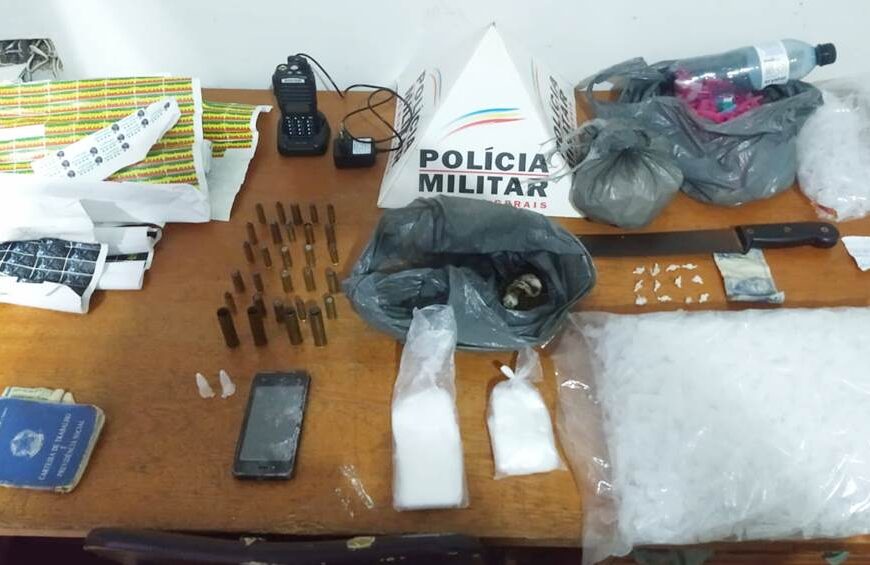 PM prende foragido da Justiça e apreende drogas e munições durante Operação em Recreio