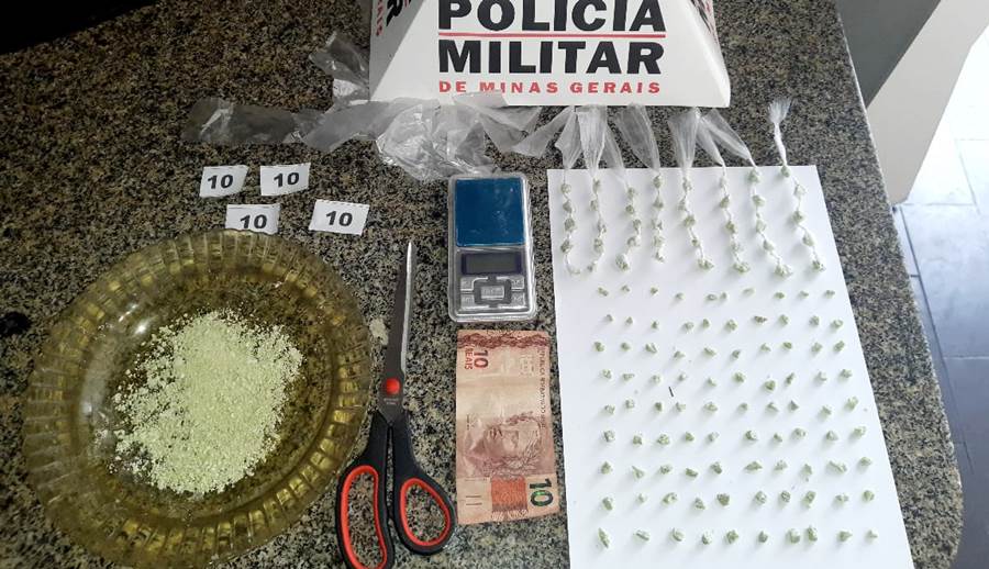 Polícia Militar de Leopoldina apreende 130 pedras de crack durante patrulhamento no São Cristóvão