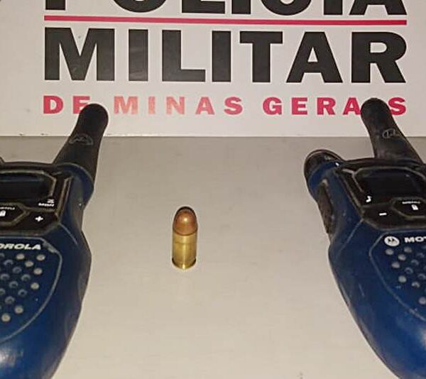 Homem é detido pela PM com munição e rádios comunicadores em Leopoldina