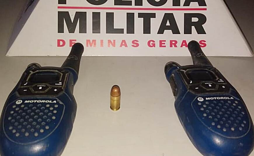 Homem é detido pela PM com munição e rádios comunicadores em Leopoldina
