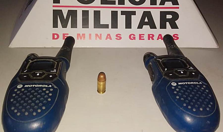 Homem é detido pela PM com munição e rádios comunicadores em Leopoldina