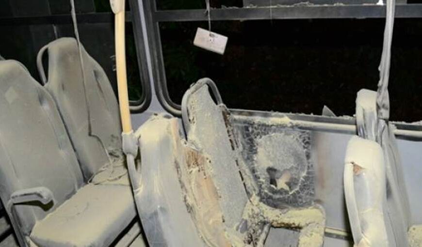 Ônibus do transporte público é incendiado em Muriaé