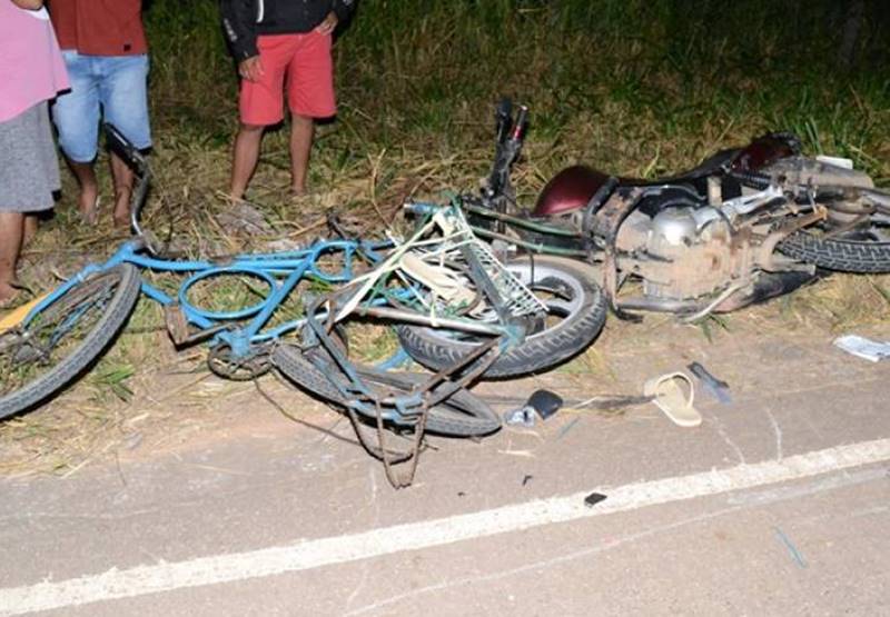 Jovem morre após colisão entre motocicleta e bicicleta em Muriaé