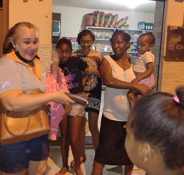 Crianças encontram bolsa com R$ 1.500 e devolvem à proprietária em Leopoldina