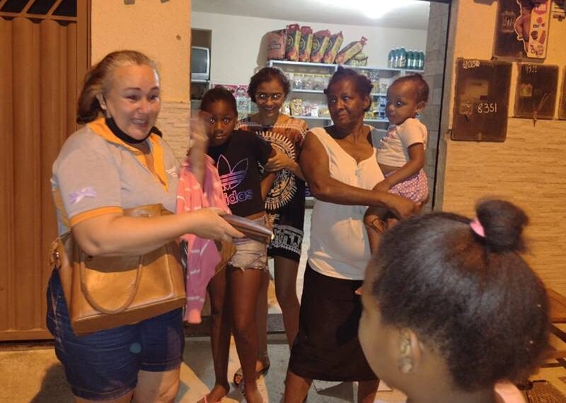 Crianças encontram bolsa com R$ 1.500 e devolvem à proprietária em Leopoldina