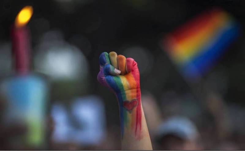 No Dia contra a Homofobia, vítimas de preconceito pedem respeito e igualdade