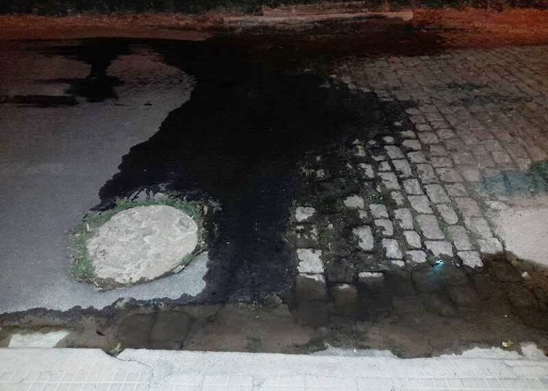 Vazamento de esgoto na Rua Coronel Marco Aurélio em Leopoldina incomoda moradores