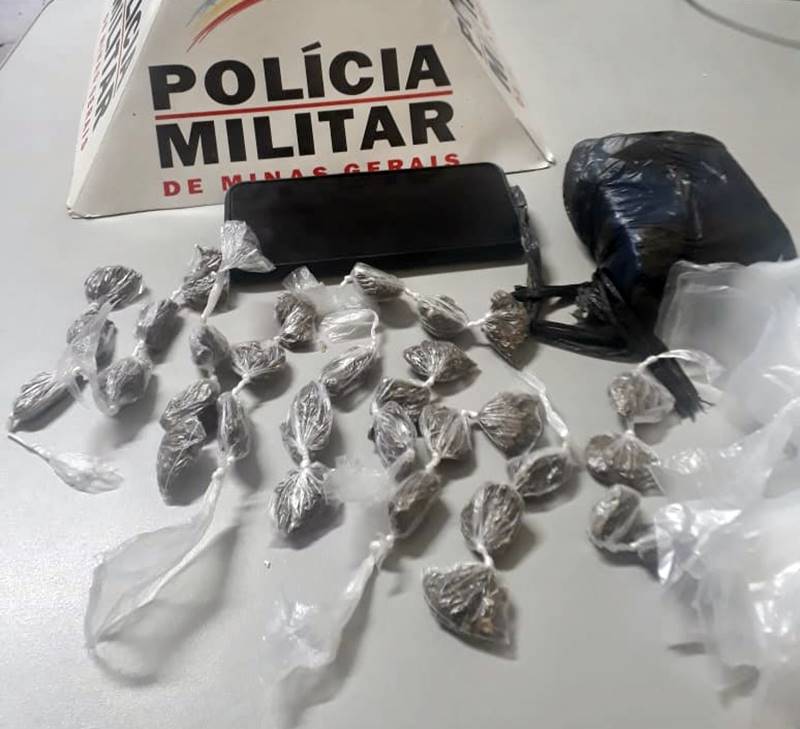 PM prende duas mulheres e apreende droga dentro de geladeira em Cataguases