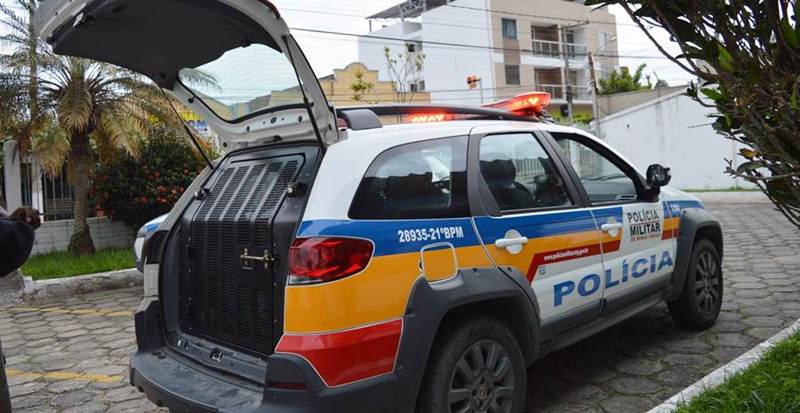 PM de Leopoldina prende homem após furtar trabalhador e ser contido por populares