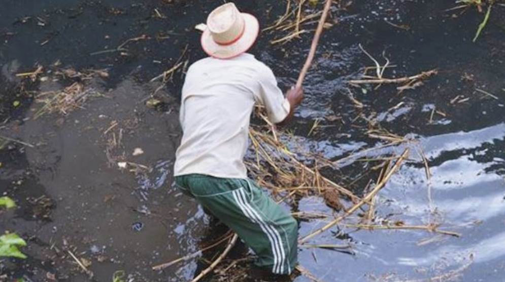 Funcionários da Prefeitura que limpam córregos estão expostos a doenças