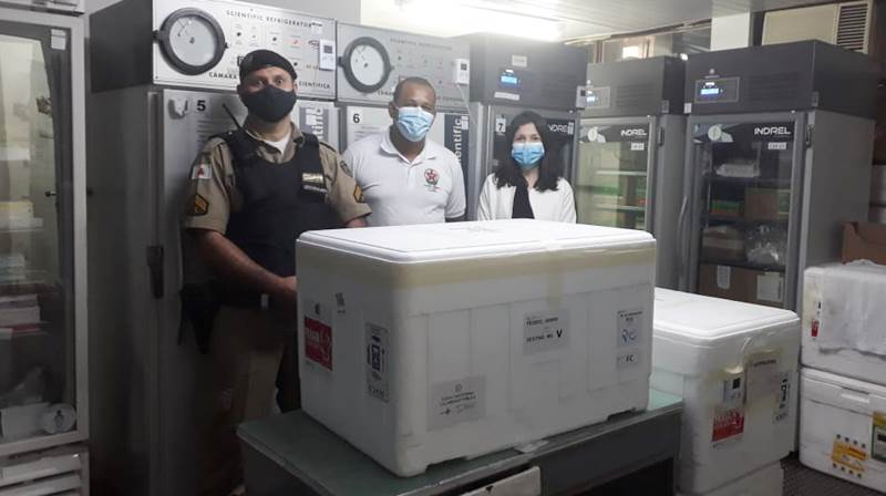 Leopoldina recebe lote com 1.430 doses de vacina contra Covid nesta segunda