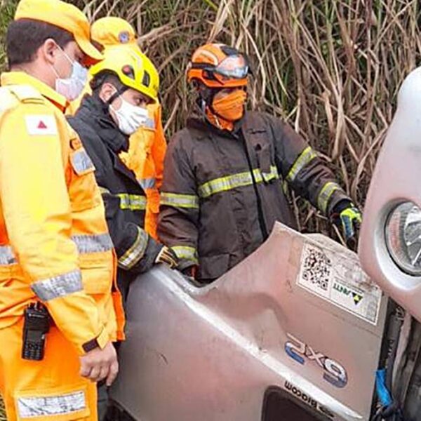 Caminhoneiro morre após acidente na BR-267 em Lima Duarte
