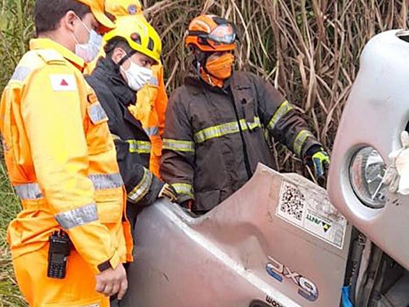 Caminhoneiro morre após acidente na BR-267 em Lima Duarte