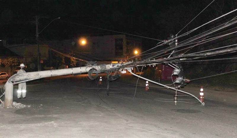 Energisa já registrou mais de 70 colisões de veículos com postes este ano