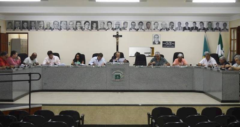 Requerimento de CPI da frota de veículos da Prefeitura é apresentado na Câmara de Leopoldina