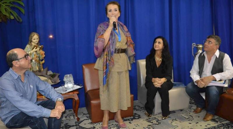 Marlene Moraes Junqueira recebe homenagem em Leopoldina pelo lançamento de seu segundo livro