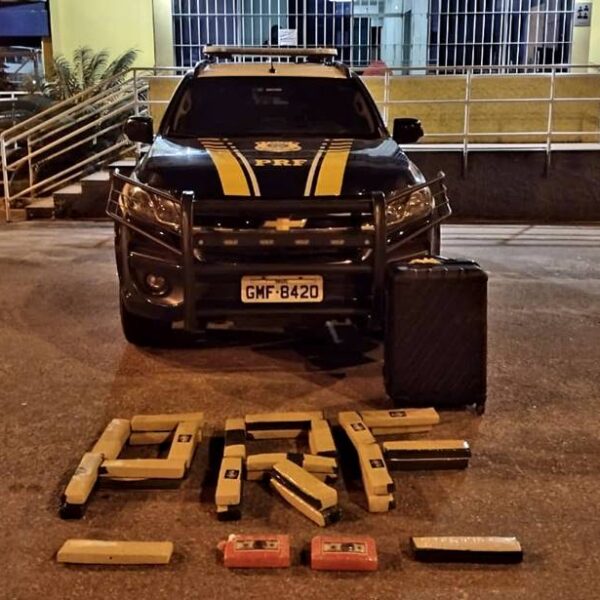PRF prende homem que transportava 27 kg de drogas de Muriaé para Piúma